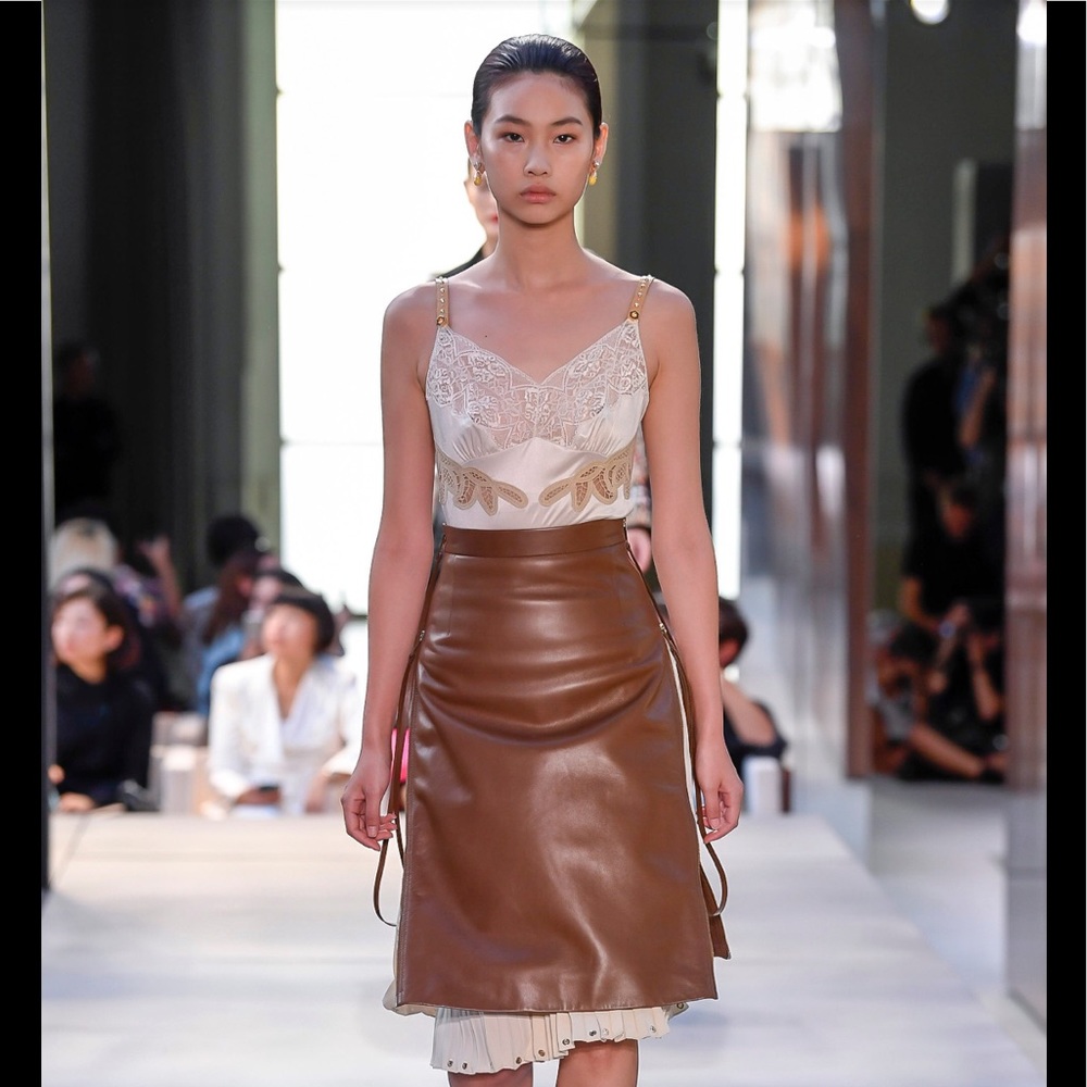 🎁 Burberry silk lace pleated dress gold grommets